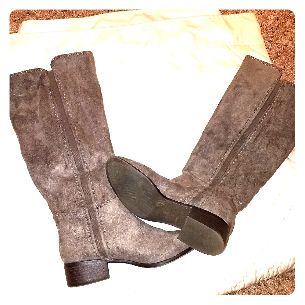 Suede boots